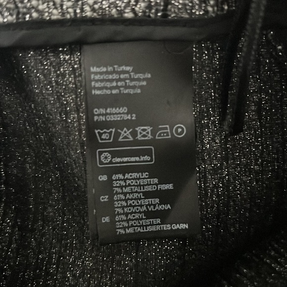 H&M Shiny Black Silver Shiny Women Mini Skirt Size 6 / Fits like a 2 - Picture 5 of 5